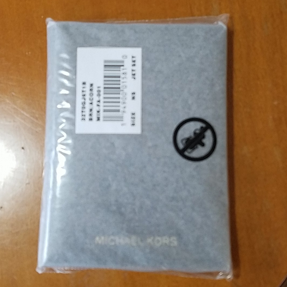 Michael Kors Jet Set Travel Passport Wallet